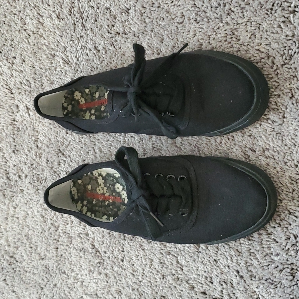Like new size 5.5 Mossimo women's canvas tennis shoes